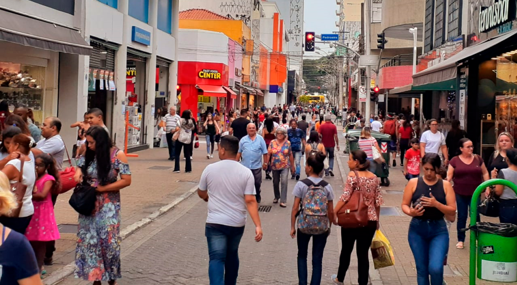 Comércio de rua pode funcionar das 9h30 às 17h30