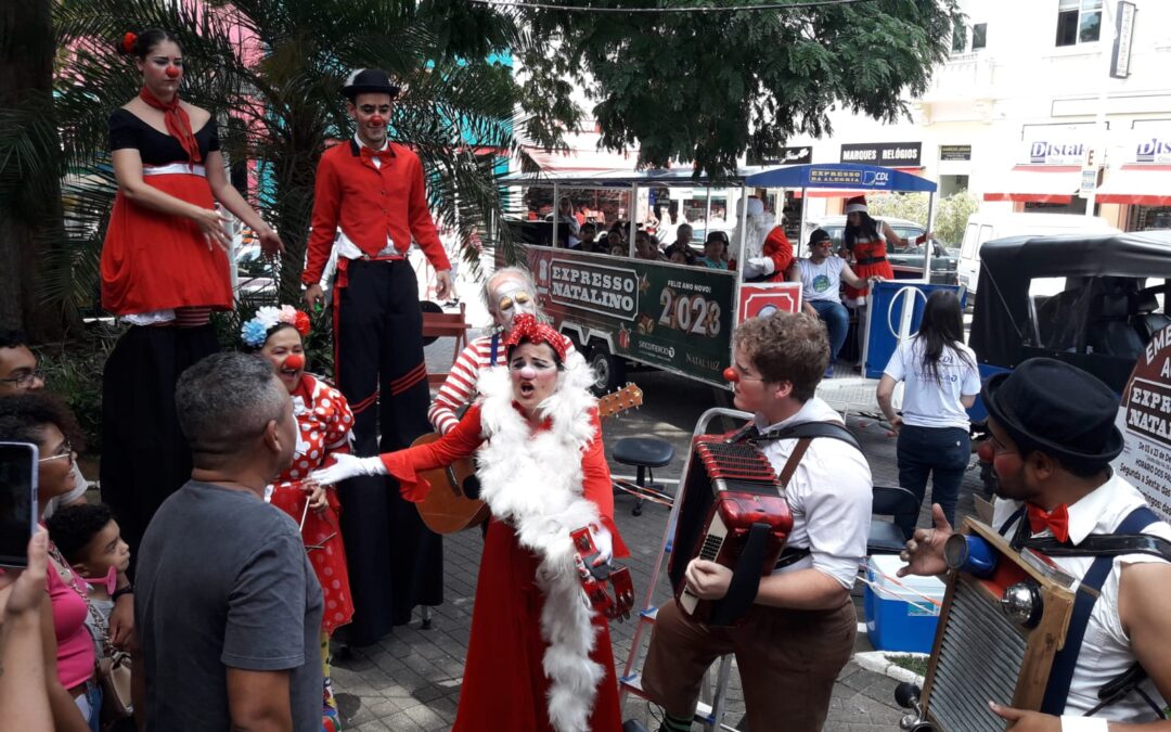 Cortejo circense, Expresso Natalino e food trucks agitam o Centro neste sábado (17/12)