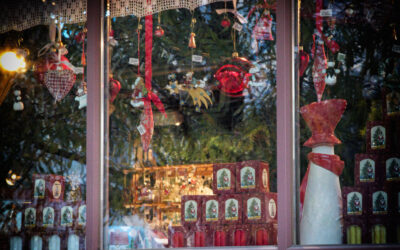 Palestra da CDL Jundiaí ensina lojistas a criar vitrines natalinas que atraem clientes