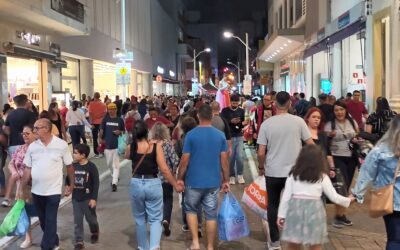 Vendas para o Natal movimentam o comércio de Jundiaí que tem horário especial